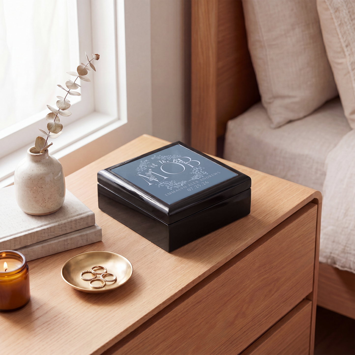 Mother_of_the_Bride_Memory_Box_Lifestyle01_Mockup.png_15685262